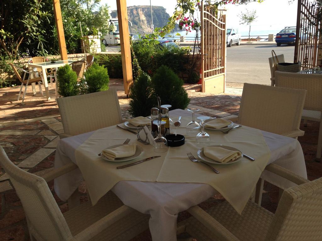 Rondos Hotel Himarë Exterior foto