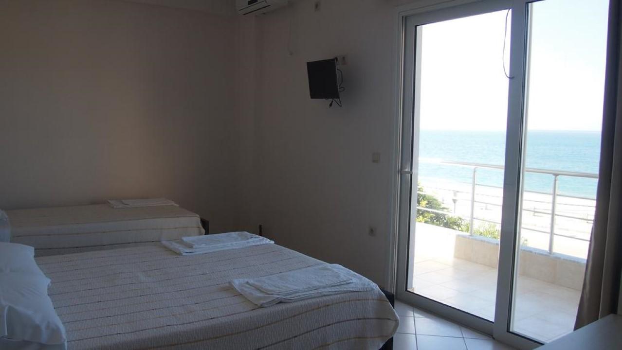 Rondos Hotel Himarë Exterior foto